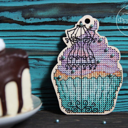 DIY Cross stitch kit on wood "Mannequin" 4.1x3.0 in / 10.5x7.5 cm