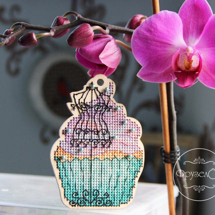 DIY Cross stitch kit on wood "Mannequin" 4.1x3.0 in / 10.5x7.5 cm