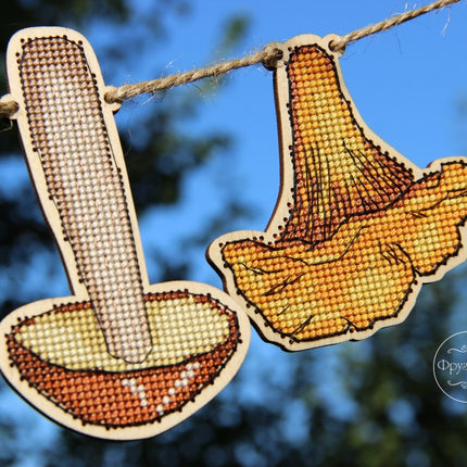 DIY Cross stitch kit on wood "Spy" 3.5x3.1 in / 9.0x8.0 cm