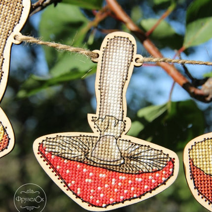 DIY Cross stitch kit on wood "Spy" 3.5x3.1 in / 9.0x8.0 cm