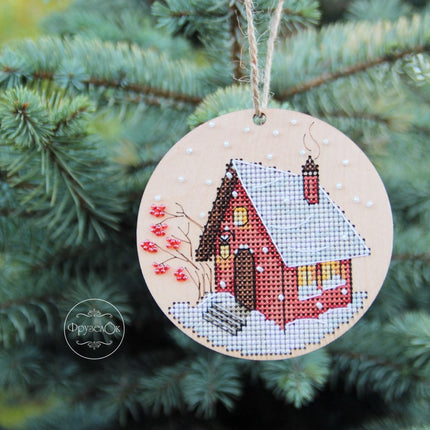 DIY Cross stitch kit on wood "Cozy Winter" D 3.7 in / D 9.5 cm
