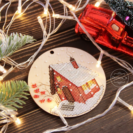 DIY Cross stitch kit on wood "Cozy Winter" D 3.7 in / D 9.5 cm
