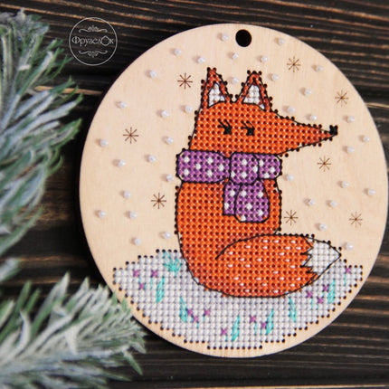 DIY Cross stitch kit on wood "Little Fox" D 3.7 in / D 9.5 cm