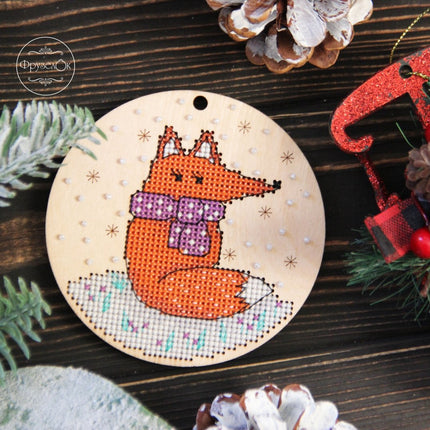 DIY Cross stitch kit on wood "Little Fox" D 3.7 in / D 9.5 cm