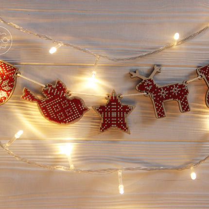 DIY Cross stitch kit on wood "Garland" 3.1x2.0 in, 2.0x1.6 in / 8.0x5.0 cm, 5.0x4.0 cm