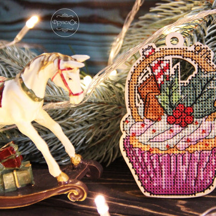 DIY Cross stitch kit on wood "Hoop" 4.1x2.8 in / 10.5x7.0 cm