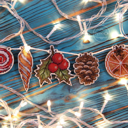 DIY Cross stitch kit on wood "Garland" 2.8x2.8 in, 2.2x1.6 in / 7.0x7.0 cm, 5.5x4.0 cm