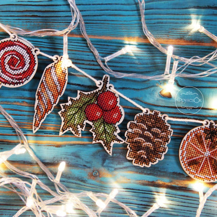 DIY Cross stitch kit on wood "Garland" 2.8x2.8 in, 2.2x1.6 in / 7.0x7.0 cm, 5.5x4.0 cm