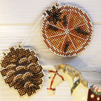 DIY Cross stitch kit on wood "Garland" 2.8x2.8 in, 2.2x1.6 in / 7.0x7.0 cm, 5.5x4.0 cm