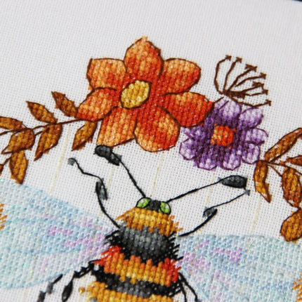 DIY Cross Stitch Kit "Bumblebee" 5.9x6.3 in / 15.0x16.0 cm