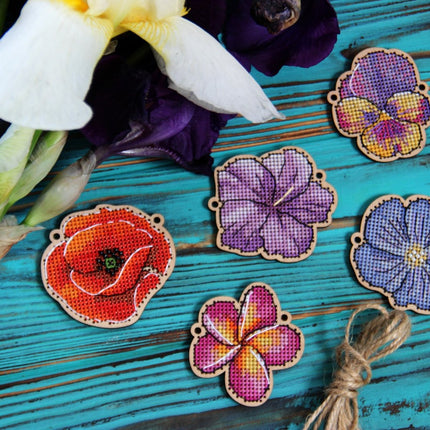 DIY Cross stitch kit on wood "Flowers" 2.4x2.4 in / 6.0x6.0 cm