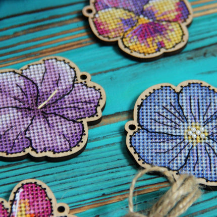 DIY Cross stitch kit on wood "Flowers" 2.4x2.4 in / 6.0x6.0 cm