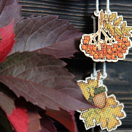 DIY Cross stitch kit on wood "Leaves" 2.4x2.4 in / 6.0x6.0 cm