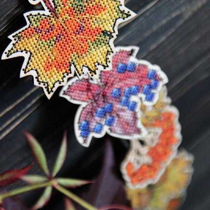 DIY Cross stitch kit on wood "Leaves" 2.4x2.4 in / 6.0x6.0 cm