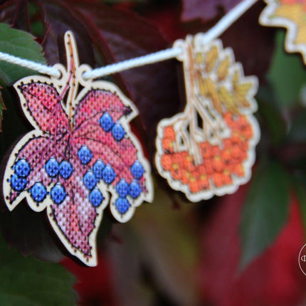 DIY Cross stitch kit on wood "Leaves" 2.4x2.4 in / 6.0x6.0 cm