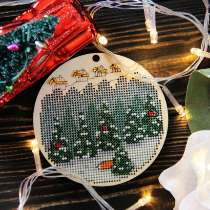 DIY Cross stitch kit on wood "Winter Forest" D 3.7 in / D 9.5 cm