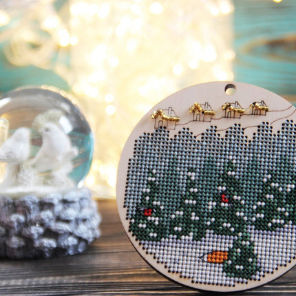 DIY Cross stitch kit on wood "Winter Forest" D 3.7 in / D 9.5 cm