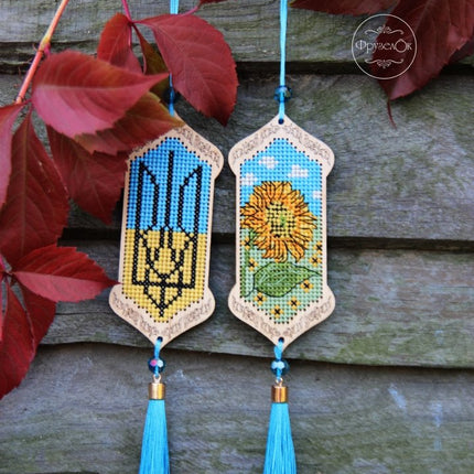DIY Cross stitch kit on wood "Glory to Ukraine" 3.9x1.8 in / 10.0x4.5 cm