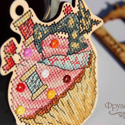 DIY Cross stitch kit on wood "Sewing mashine" 4.1x3.5 in / 10.3x9.0 cm