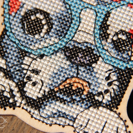 DIY Cross stitch kit on wood "Mariyka" 3.9x3.9 in / 10.0x10.0 cm