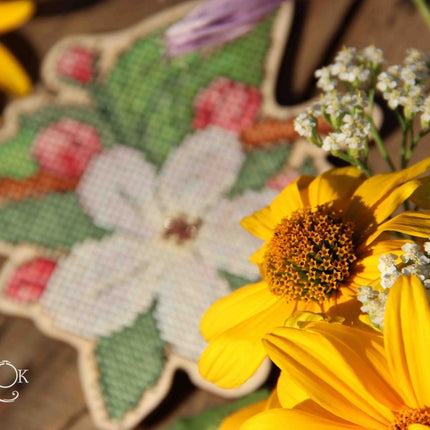DIY Cross stitch kit on wood "Apple Blossom" 4.7x3.9 in / 11.9x10.0 cm