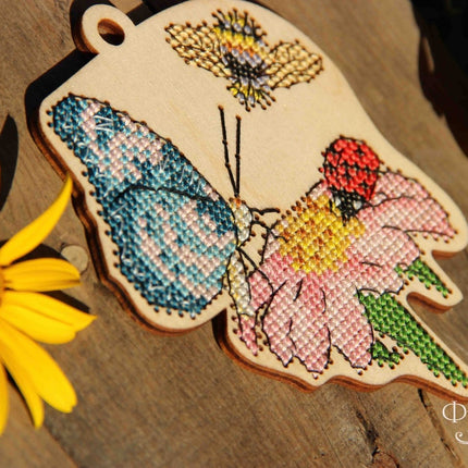 DIY Cross stitch kit on wood "Pyrethrum" 4.4x3.5 in / 11.3x9.0 cm