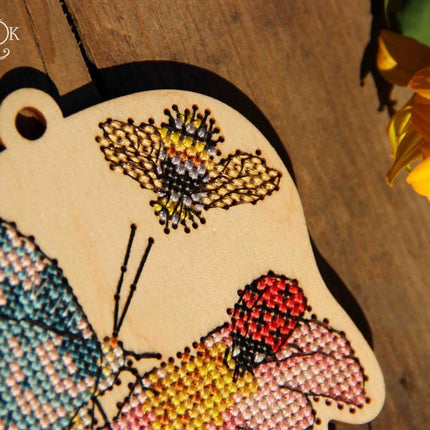 DIY Cross stitch kit on wood "Pyrethrum" 4.4x3.5 in / 11.3x9.0 cm