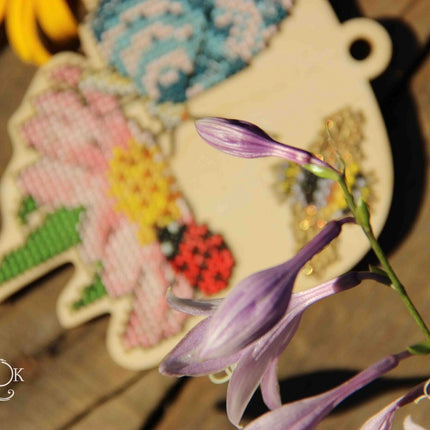 DIY Cross stitch kit on wood "Pyrethrum" 4.4x3.5 in / 11.3x9.0 cm