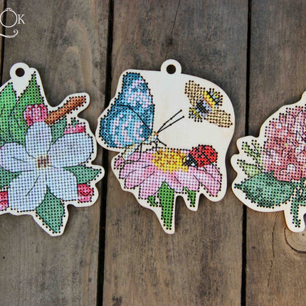DIY Cross stitch kit on wood "Hydrangea" 3.7x3.6 in / 9.3x9.2 cm