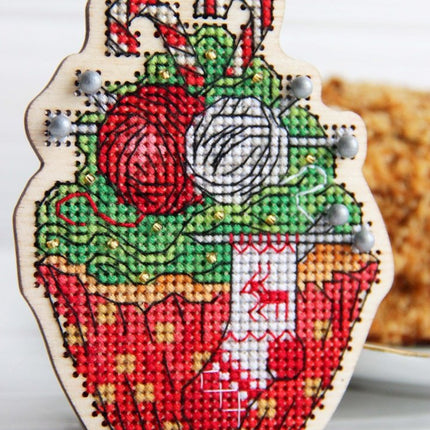 DIY Cross stitch kit on wood "Knitting" 4.1x3.1 in / 10.3x8.0 cm