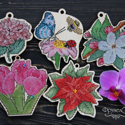 DIY Cross stitch kit on wood "Hydrangea" 3.7x3.6 in / 9.3x9.2 cm