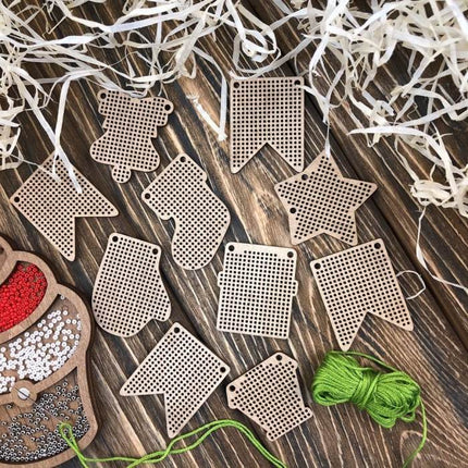 Set of blanks for embroidery on wood "New Year Garland"