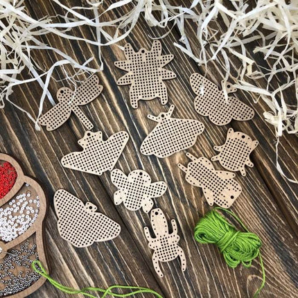 Set of blanks for embroidery on wood "Insects"