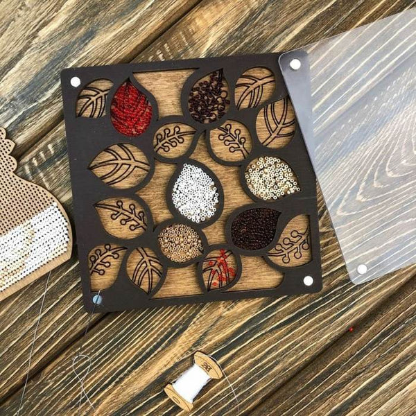 Wood bead organizer with transparent lid 