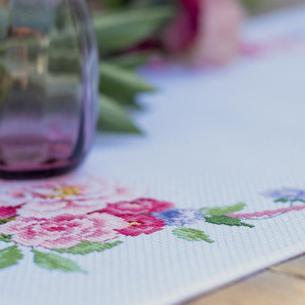 DIY Table Runner kit "Aida table runner kit Classic flowers bouquet"
