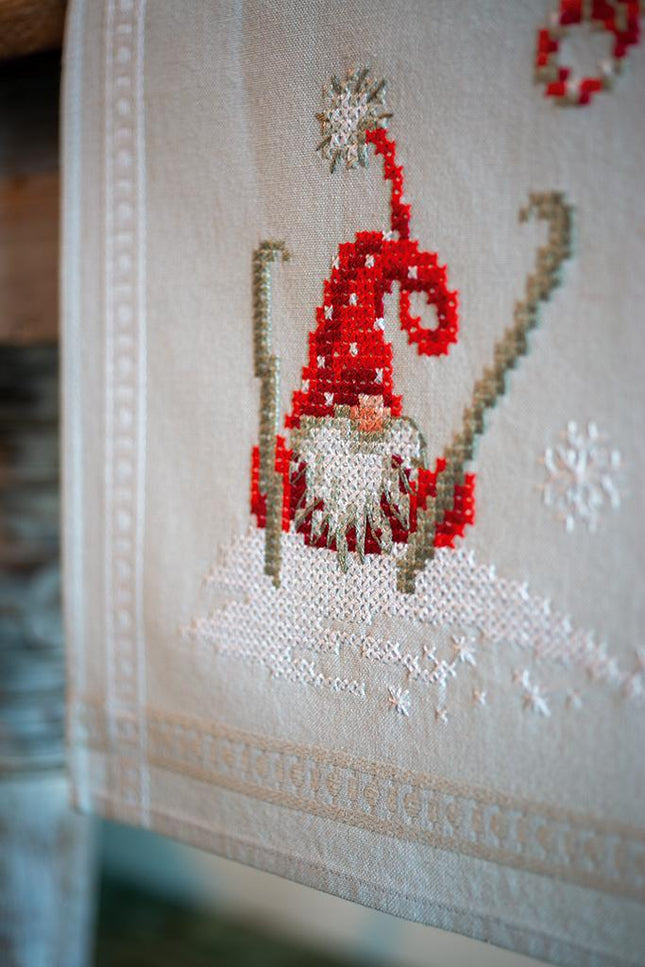 DIY Table Runner kit "Table runner kit Christmas gnomes skiing"
