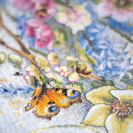 DIY Counted cross stitch kit Meeting around helleborus