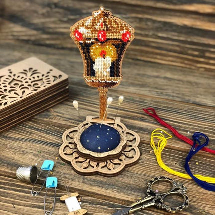 DIY needle cushion kit, needle minder "Street lamp"