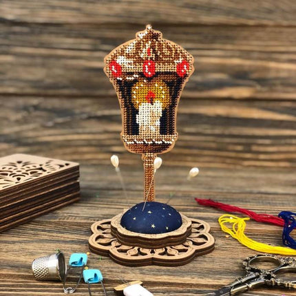 DIY needle cushion kit, needle minder "Street lamp"