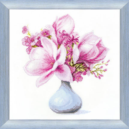 Counted Cross Stitch Kit "Magnolia"